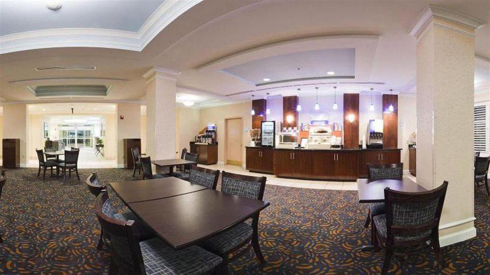 Holiday Inn Express Hotel & Suites Dublin By Ihg Exterior foto