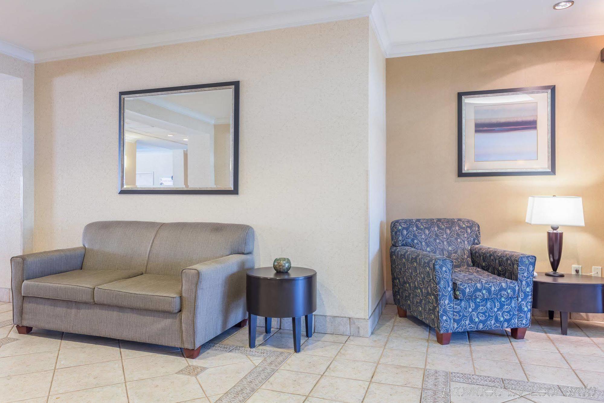 Holiday Inn Express Hotel & Suites Dublin By Ihg Exterior foto